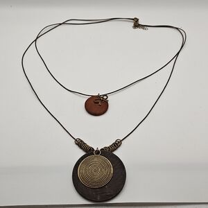 Elegant Gold and Brown Pendant Necklace